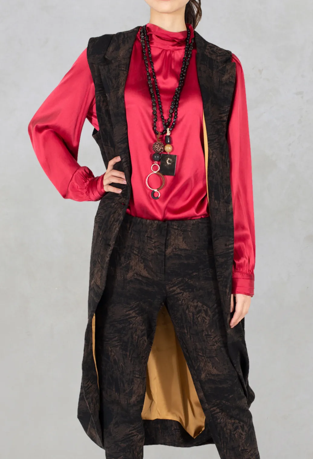 Alis Vest in Black/Beige