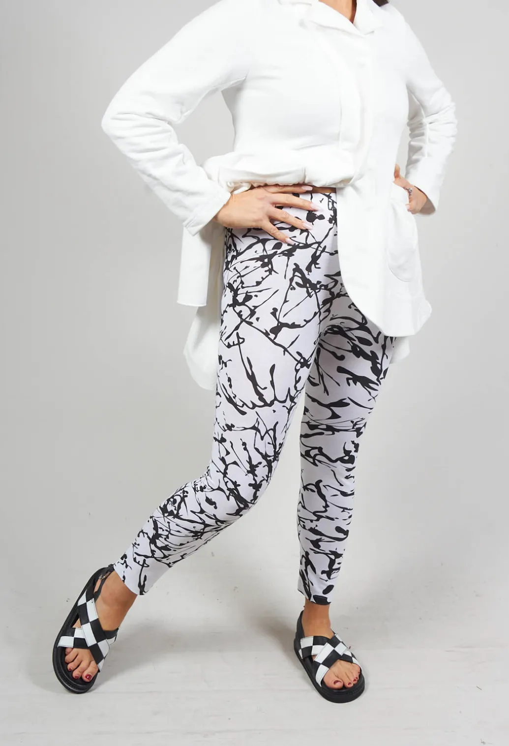 Ankle Cropped Leggings in White with Black Print