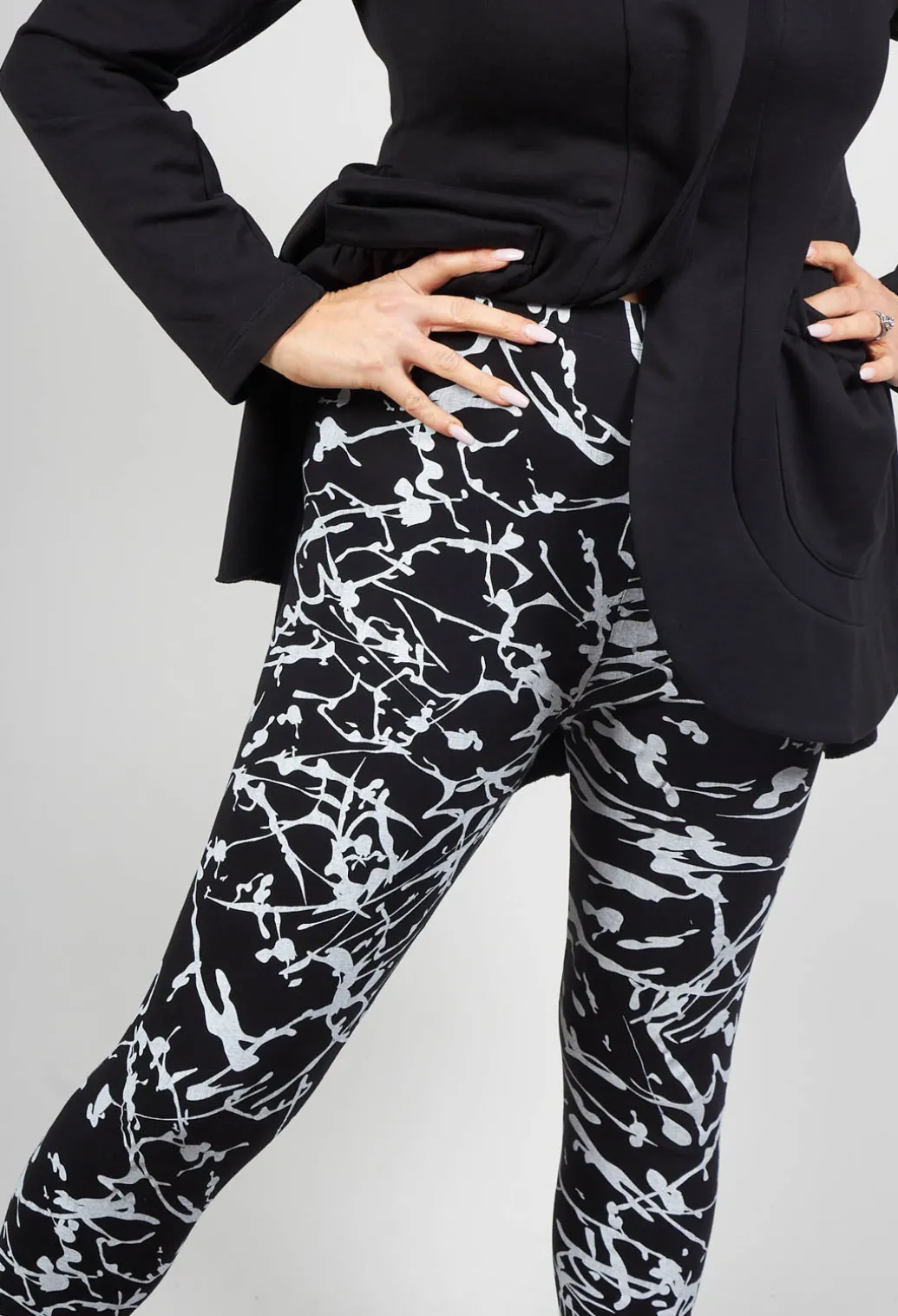 Ankle Cropped Leggings in Black with White Print