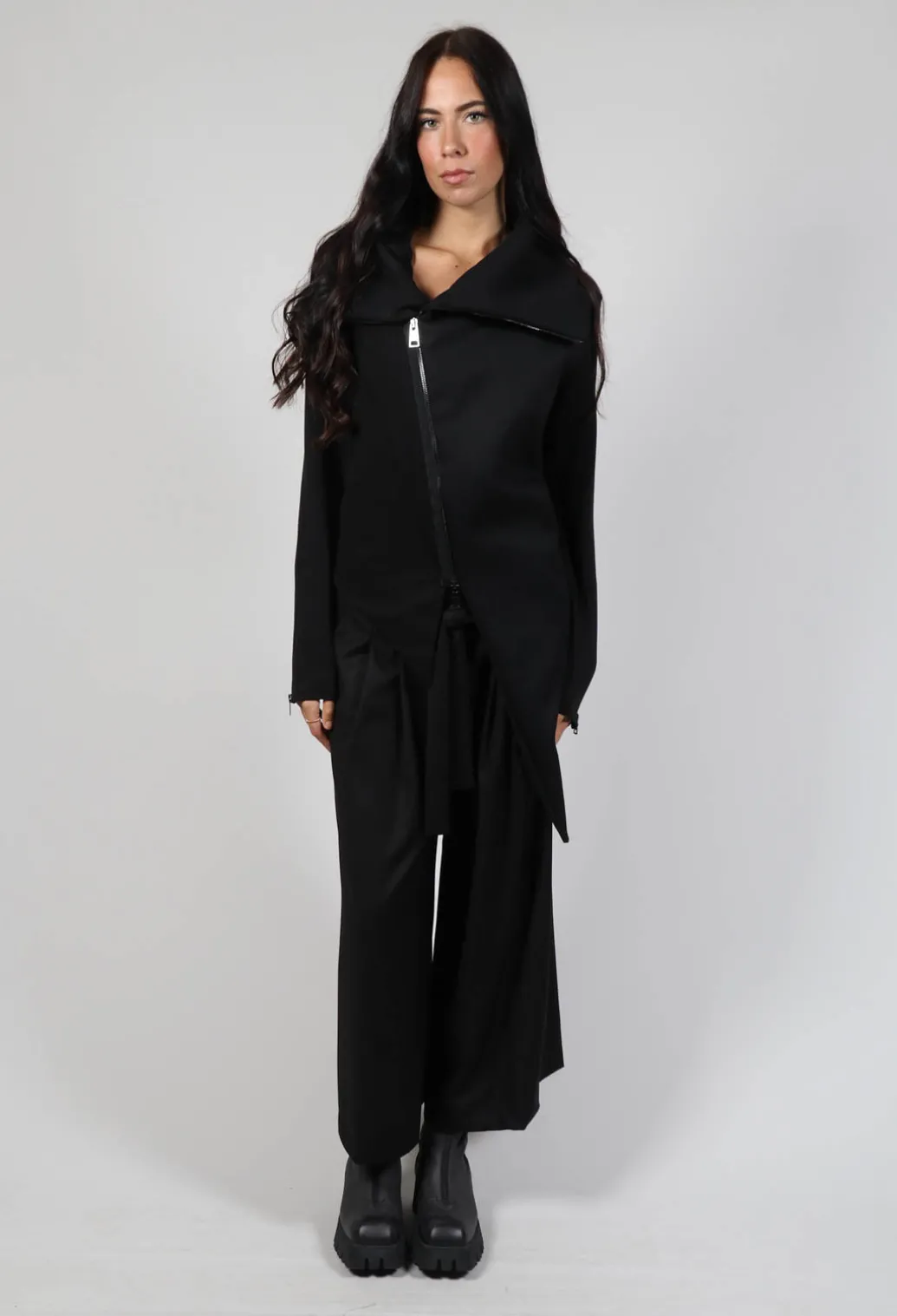 Asymmetric Strech Fleece in Black