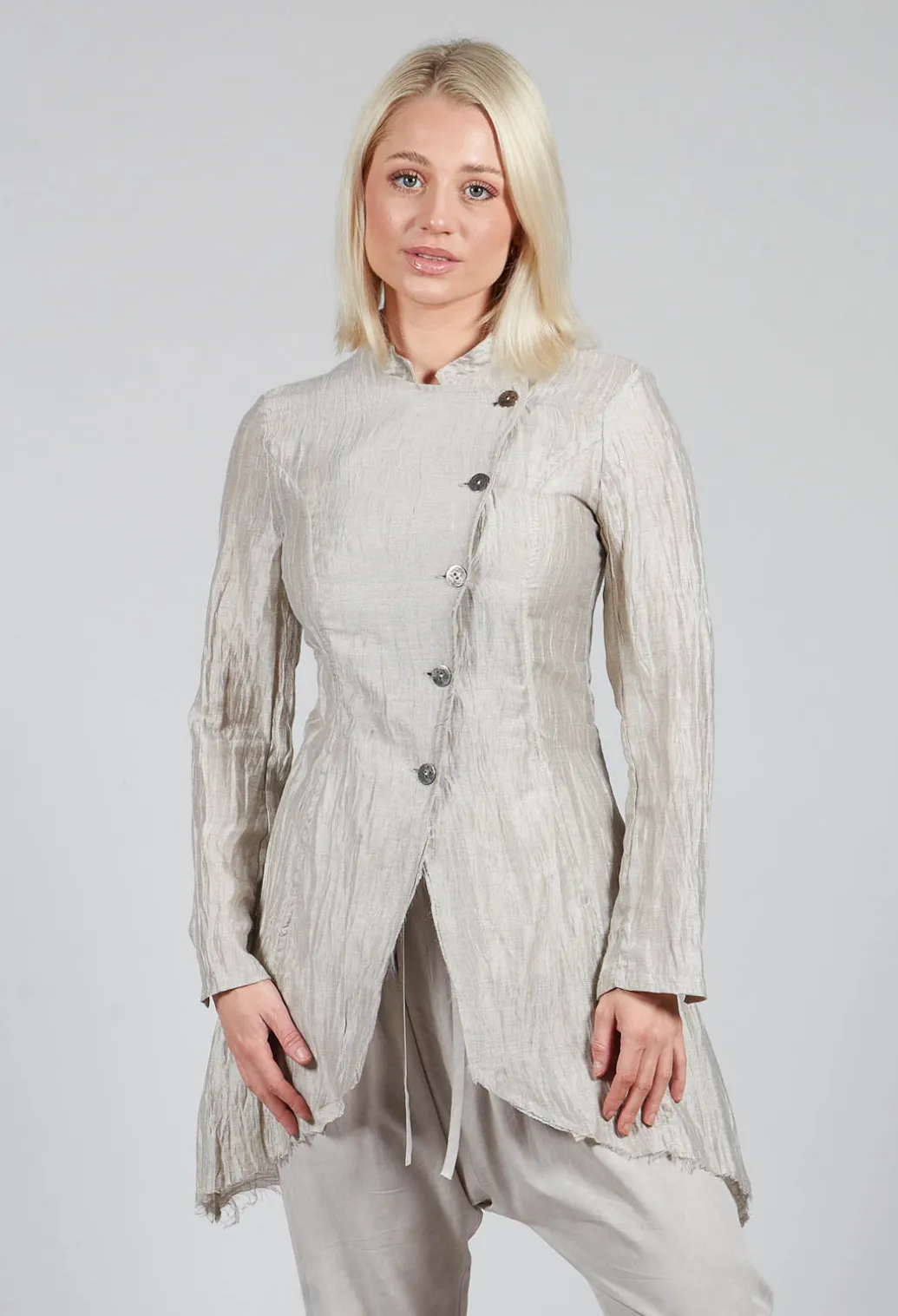Asymmetrical Jacket in Lino Crush Sand