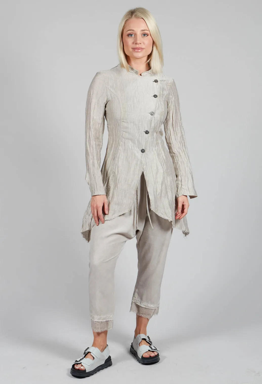 Asymmetrical Jacket in Lino Crush Sand