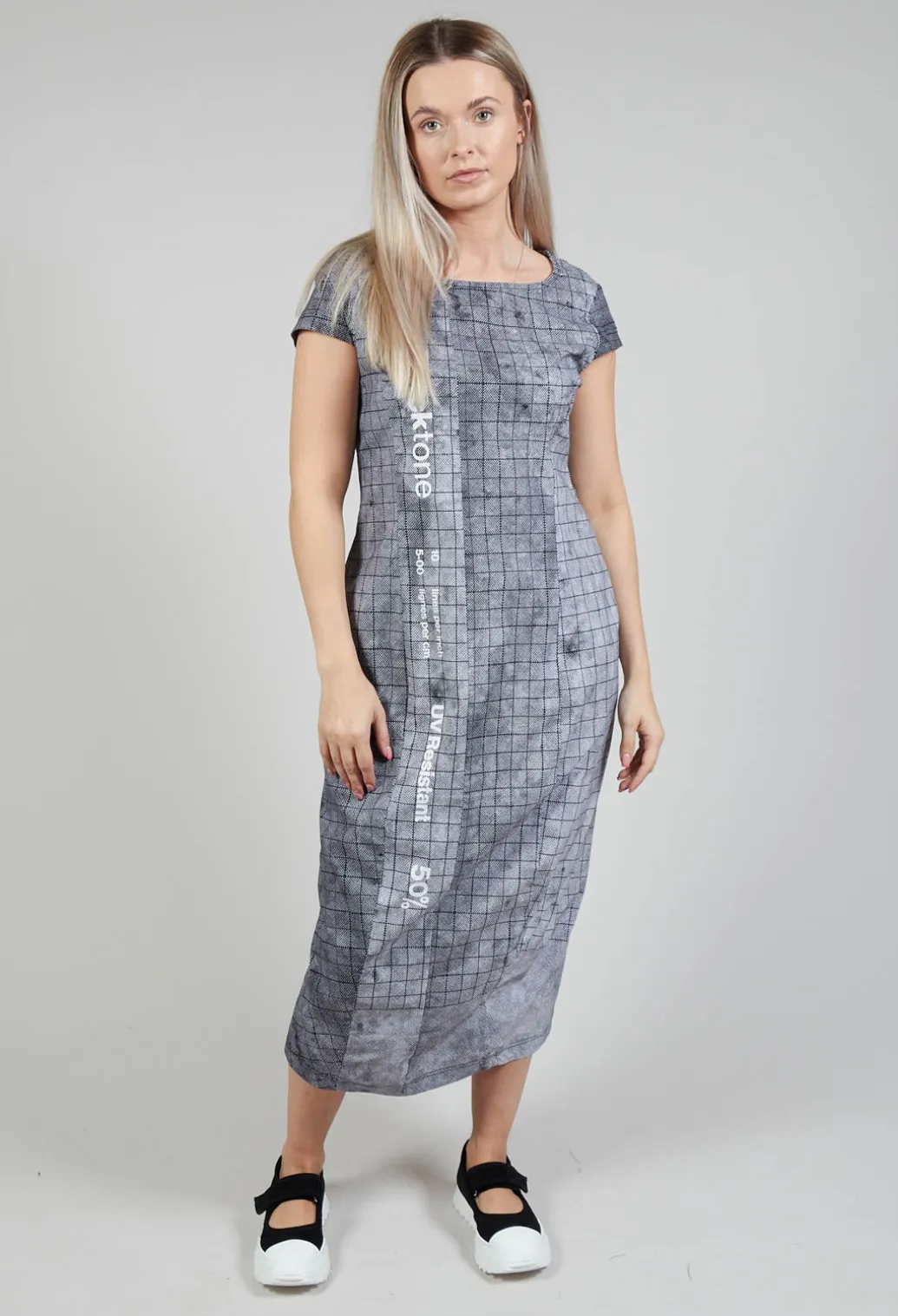 Capped Sleeve Slim Fit Dress in Placed Black Print