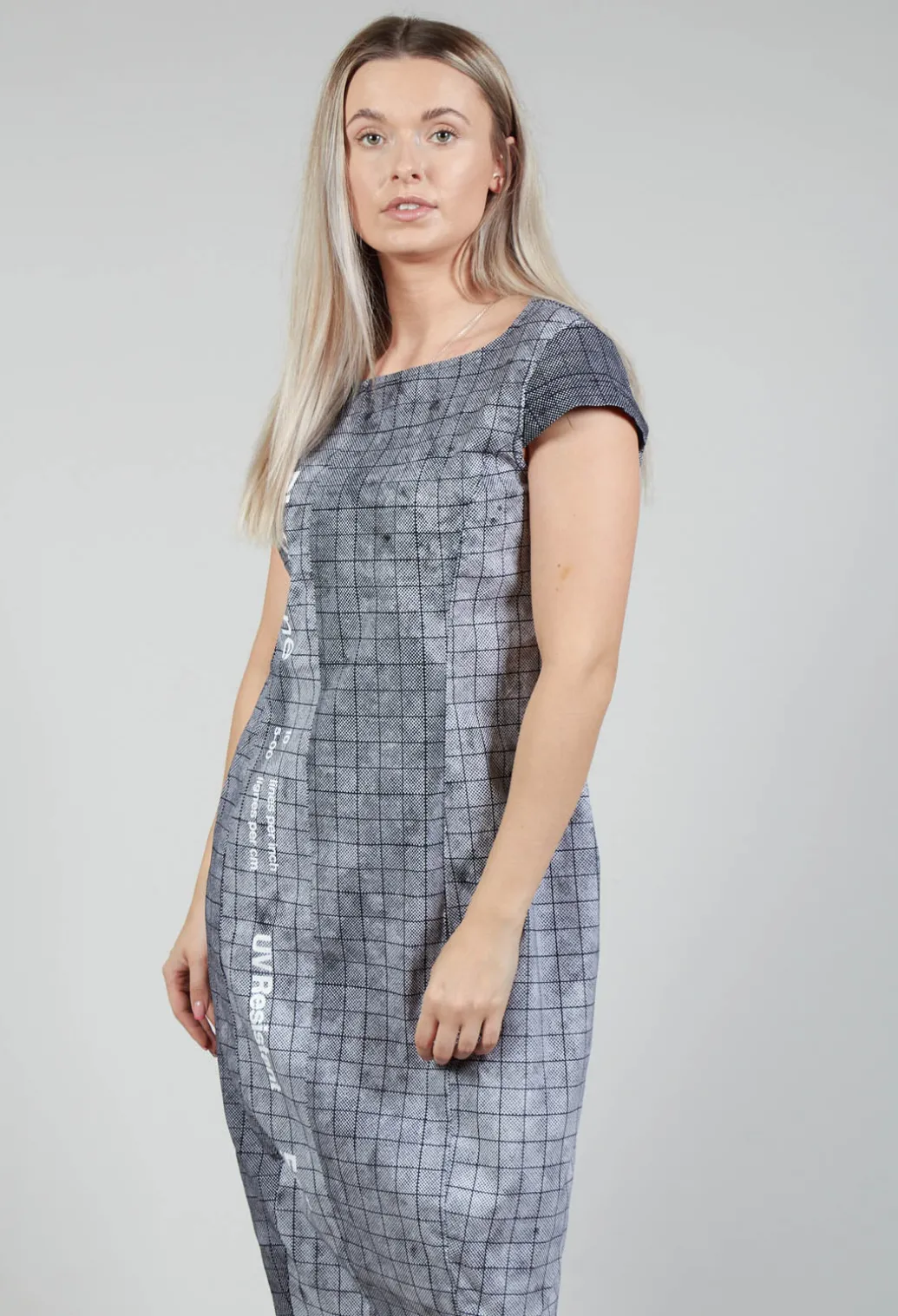 Capped Sleeve Slim Fit Dress in Placed Black Print