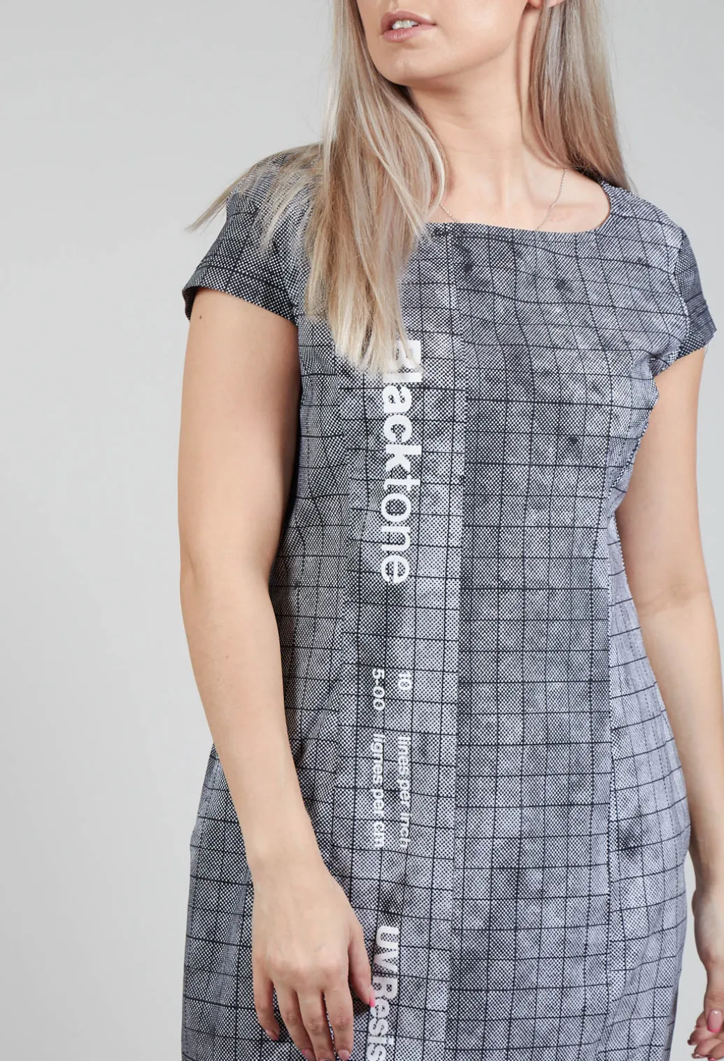 Capped Sleeve Slim Fit Dress in Placed Black Print
