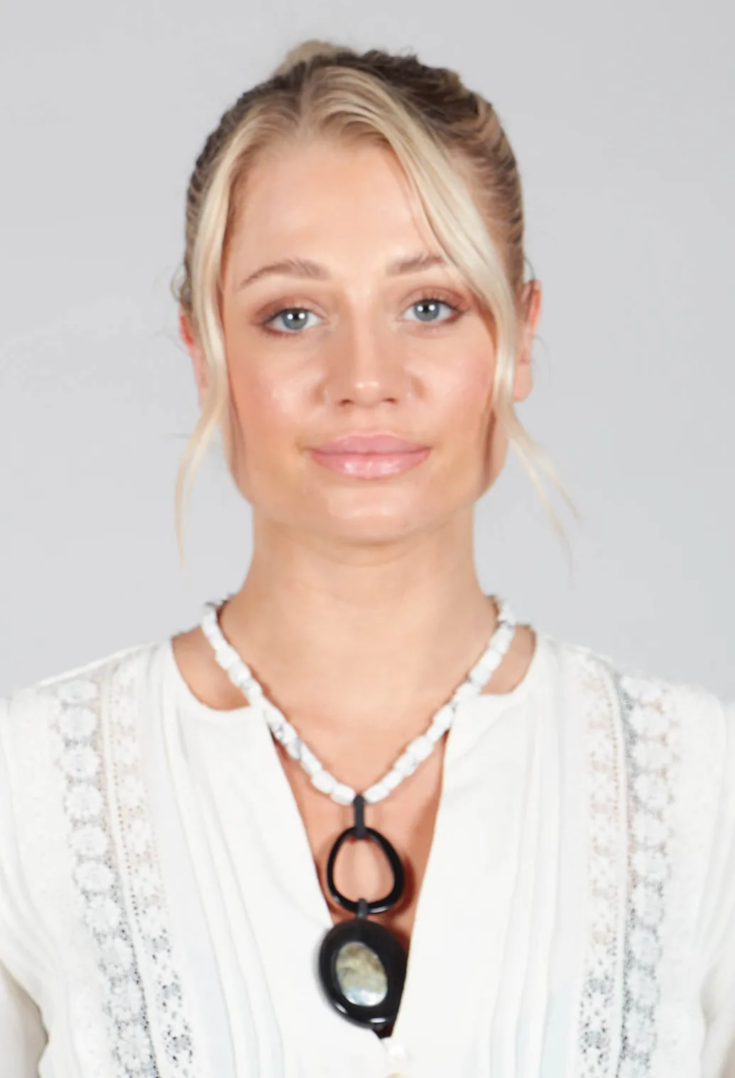 Choker Necklace in Black and White
