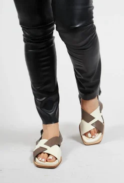 Contrasting Cross Over Sandals in Latte/Piombo