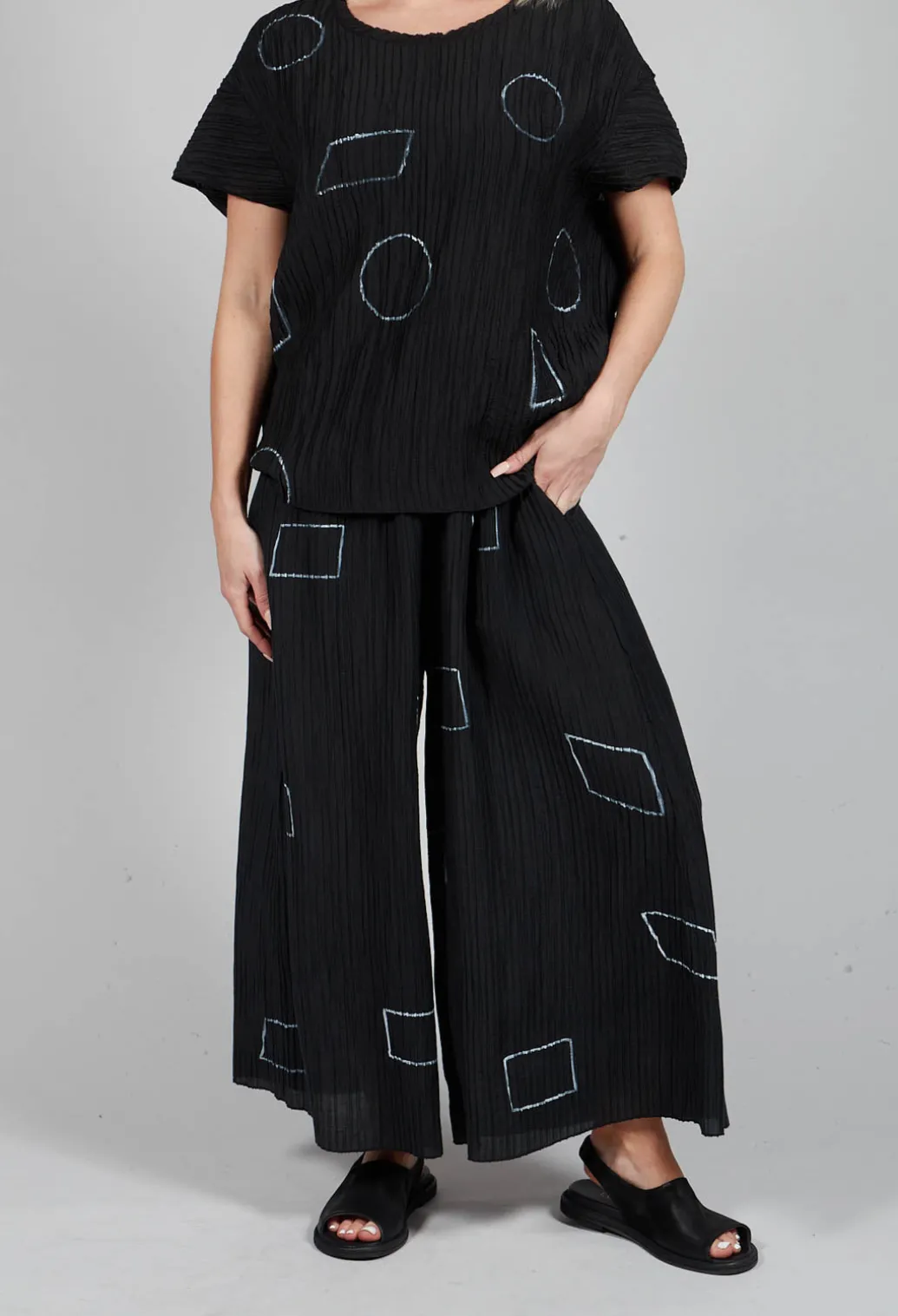 Crinkle Geometric Trousers in Black
