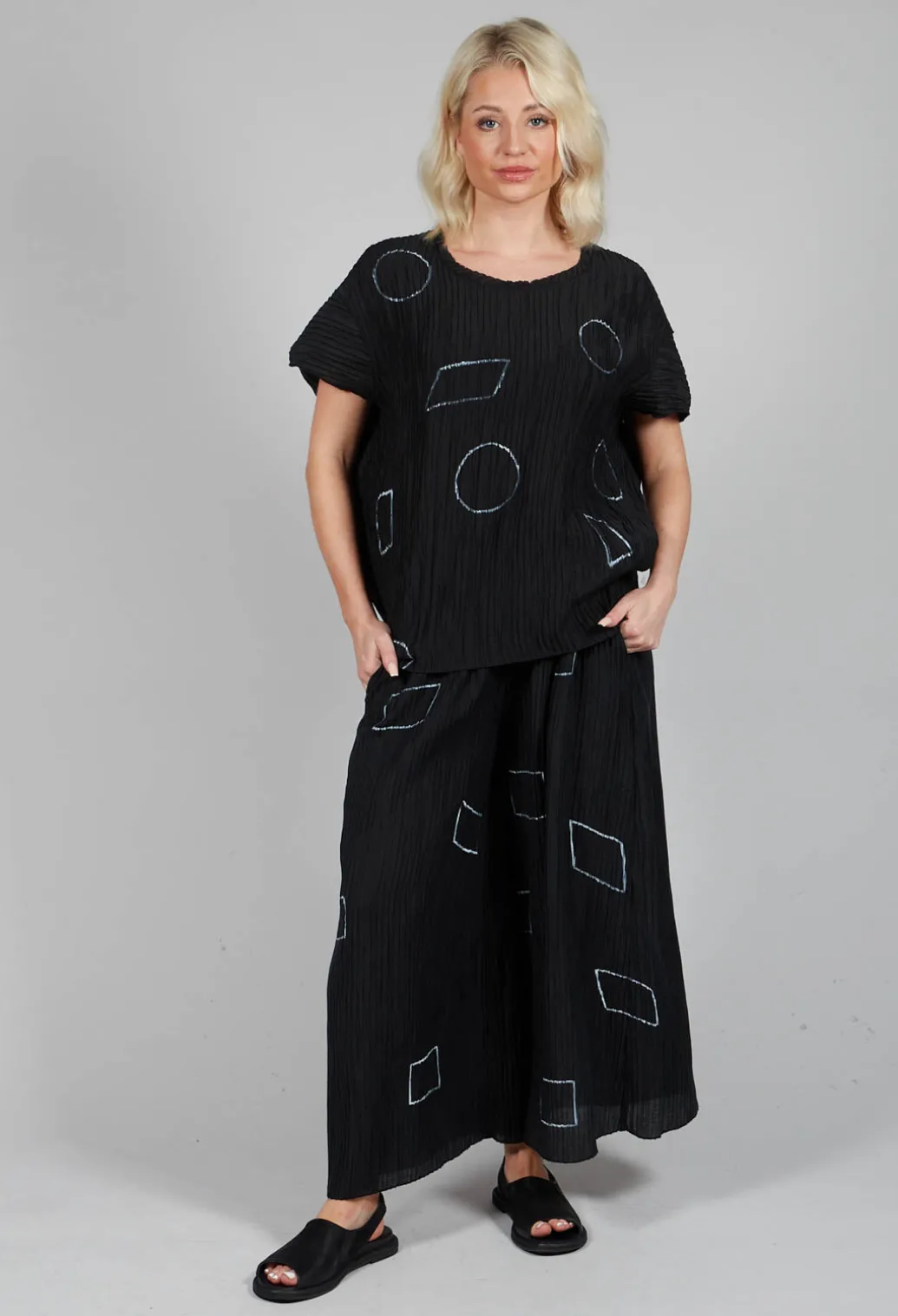Crinkle Geometric Trousers in Black