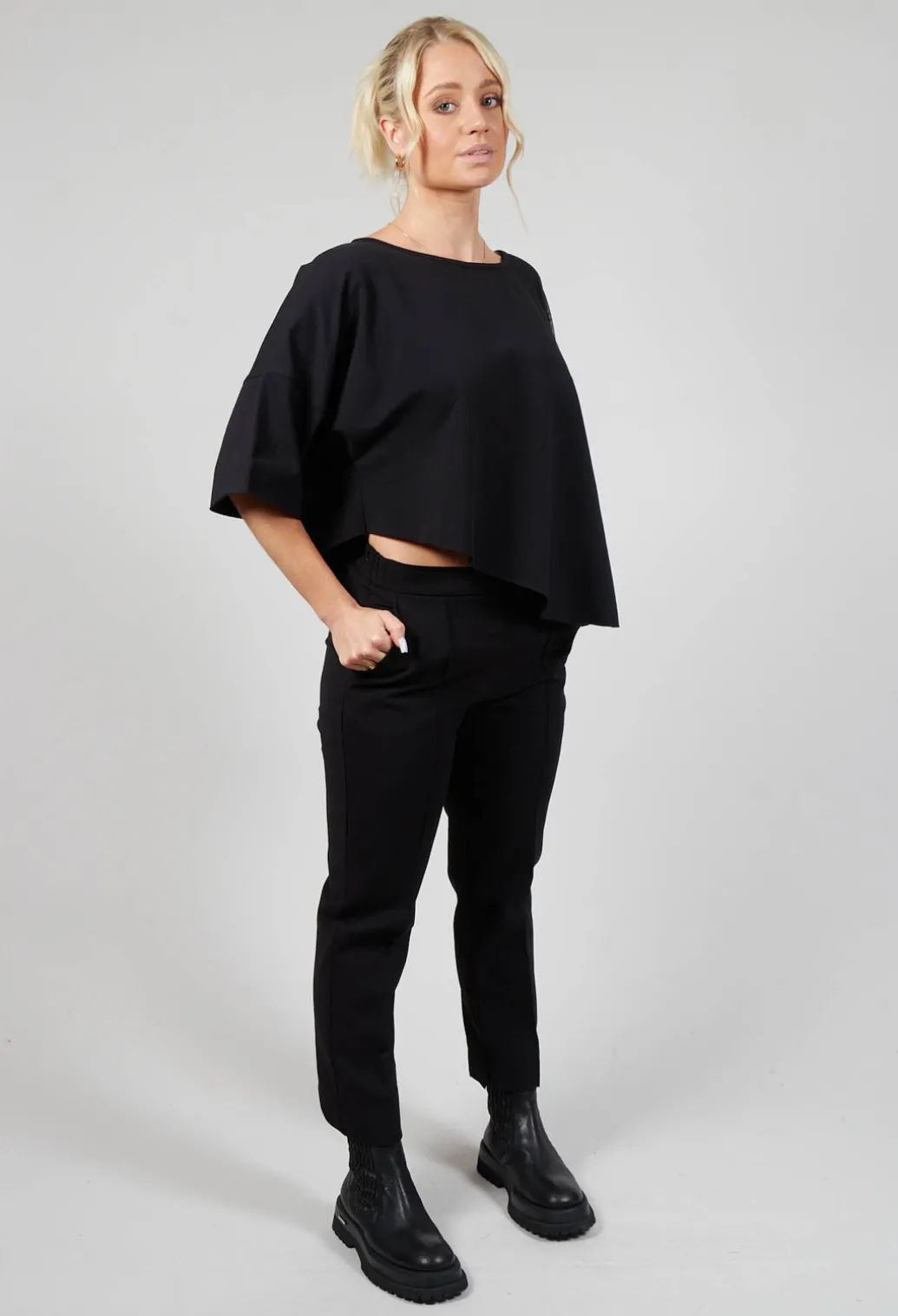 Cropped Jumper in Black