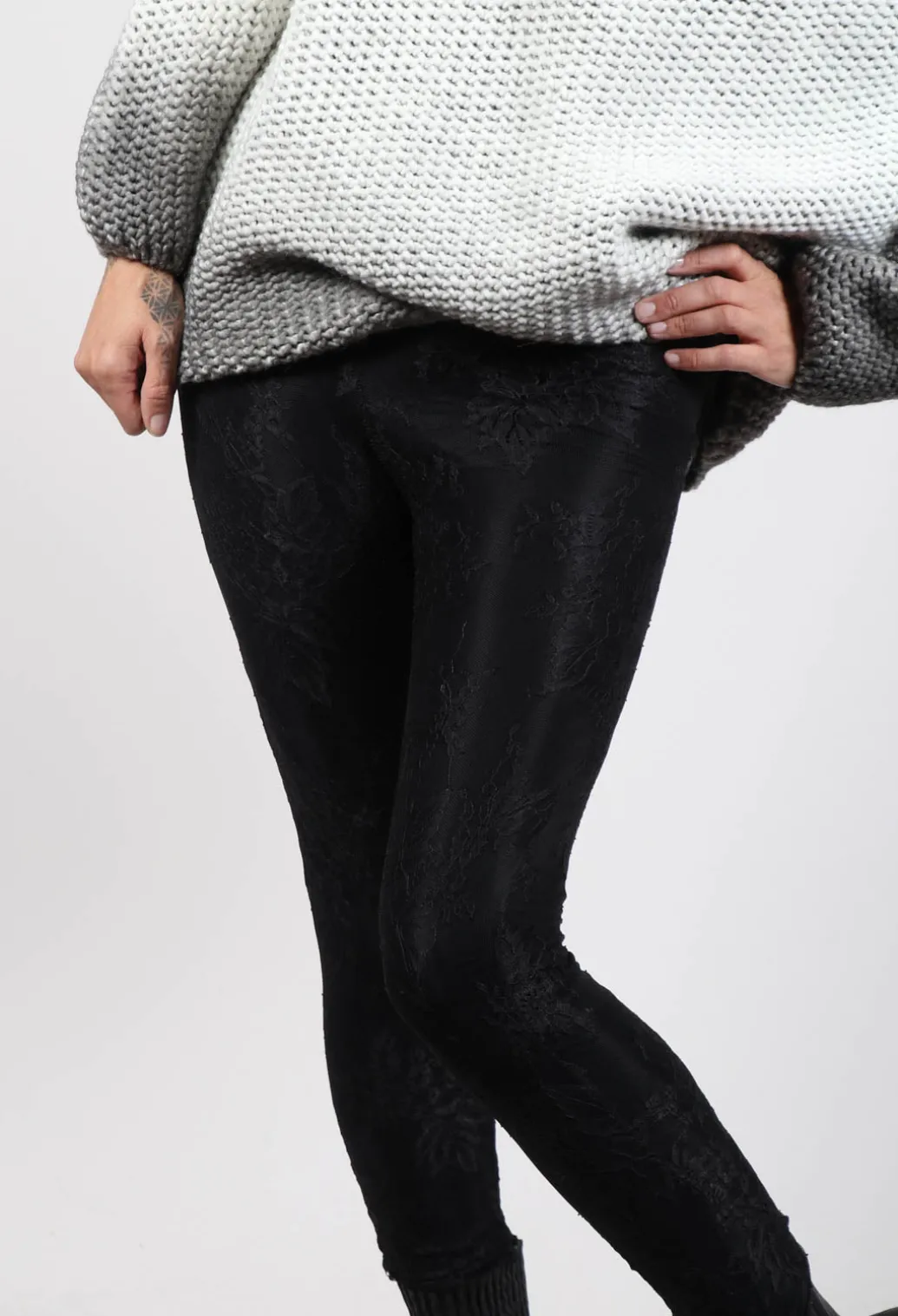 Cropped Lace Leggins in Pizzo Nero