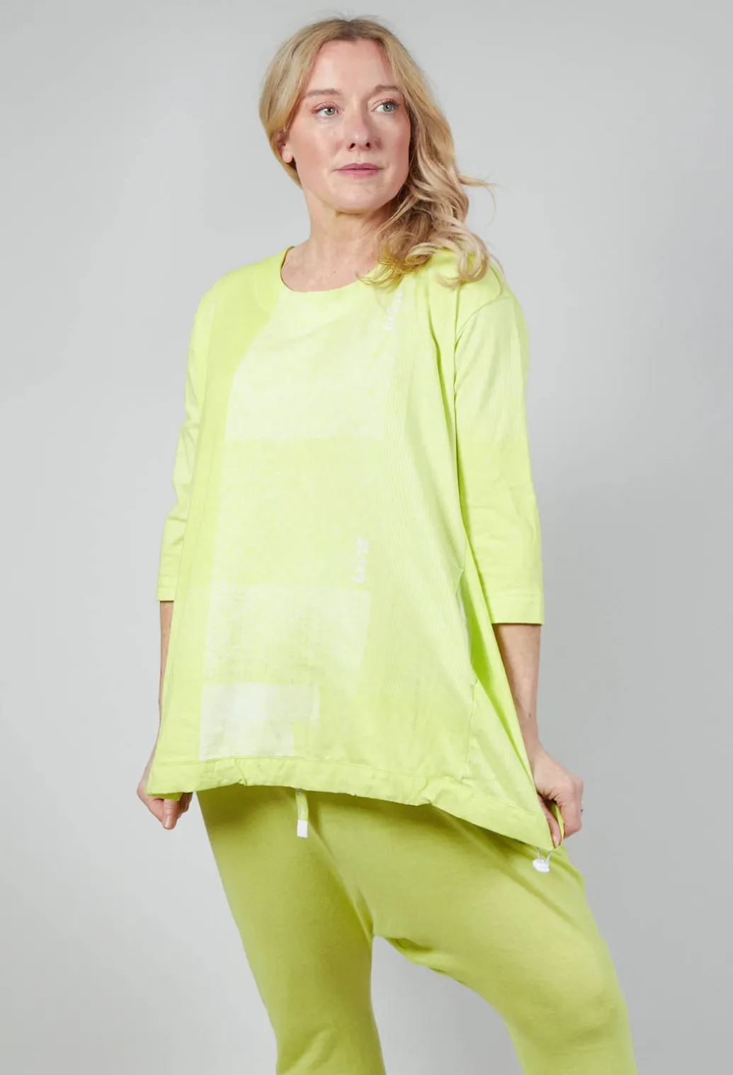Cropped Sleeve Top with Drawstring Hem in Sun Print