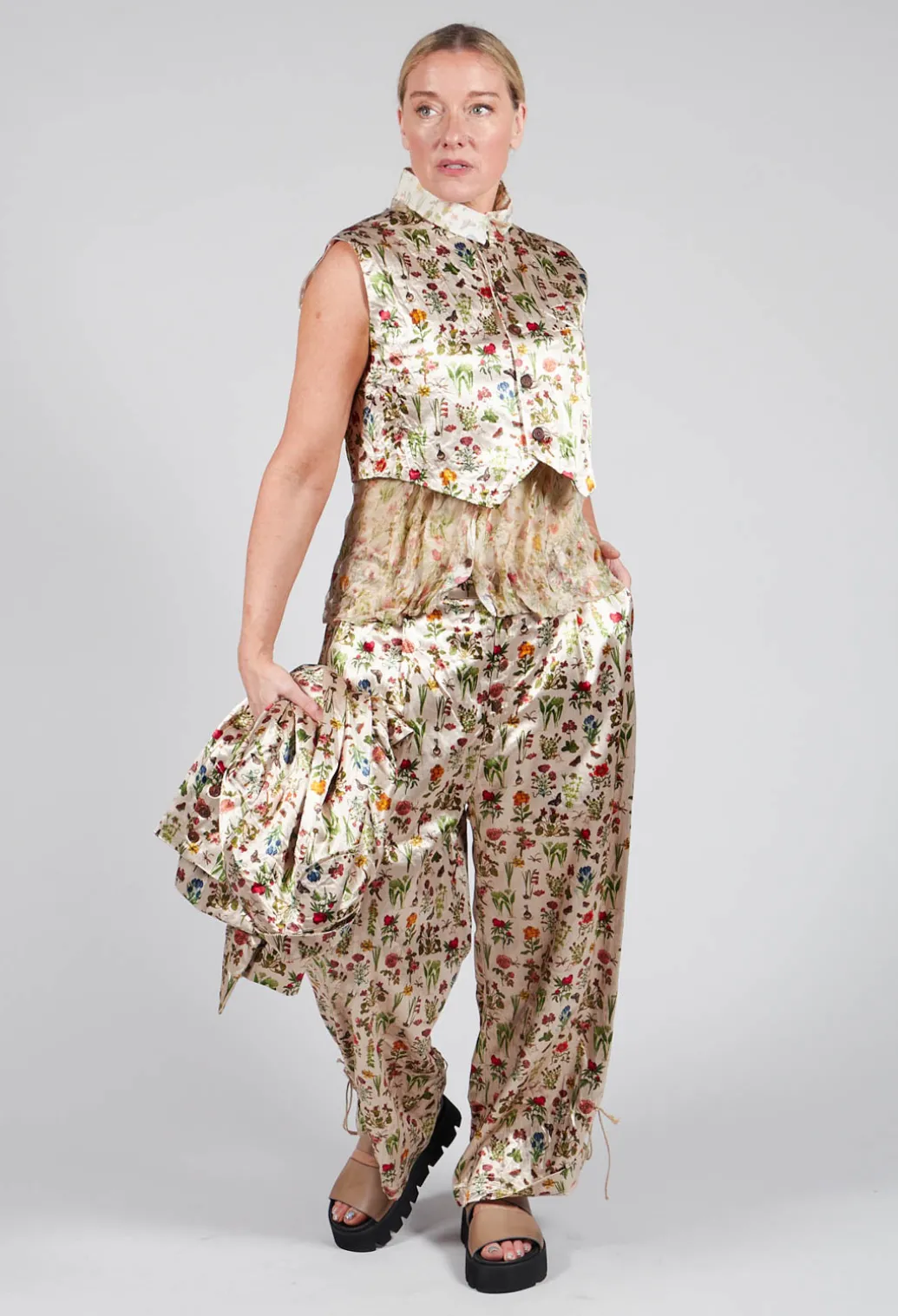 Cropped Waistcoat in Petite Fleurs