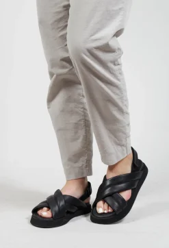 Cross Over Strap Sandals in Gasoline Nero