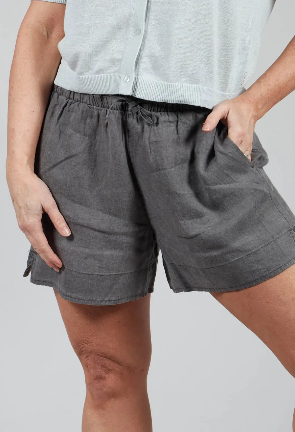 Devaalf Shorts in Charcoal