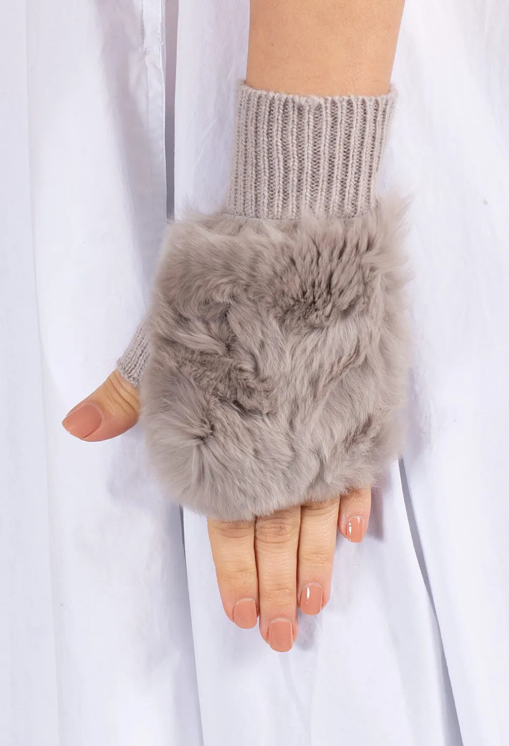 Fingerless Gloves in Taupe