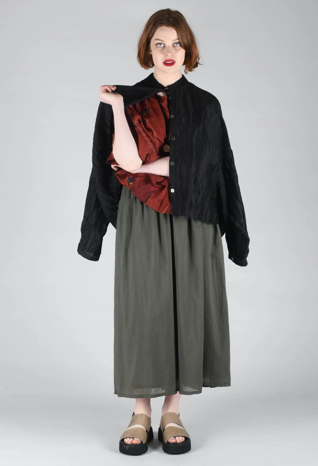 Grandad Collar Shirt in Lino Crush Nero