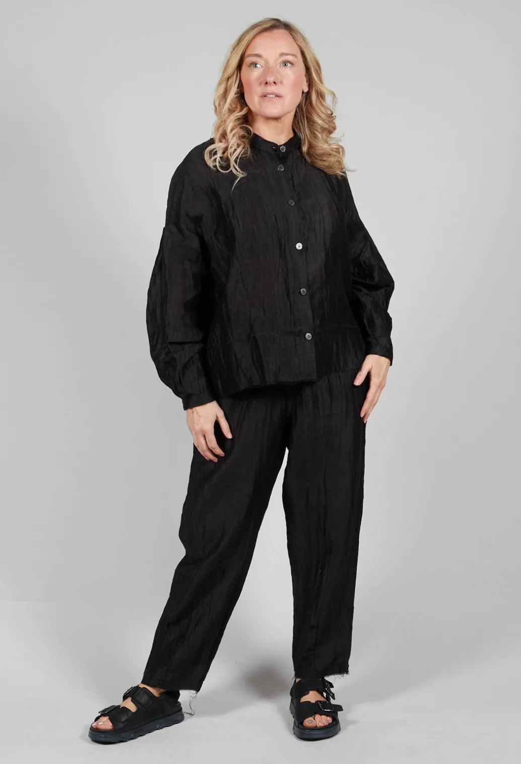 Grandad Collar Shirt in Lino Crush Nero