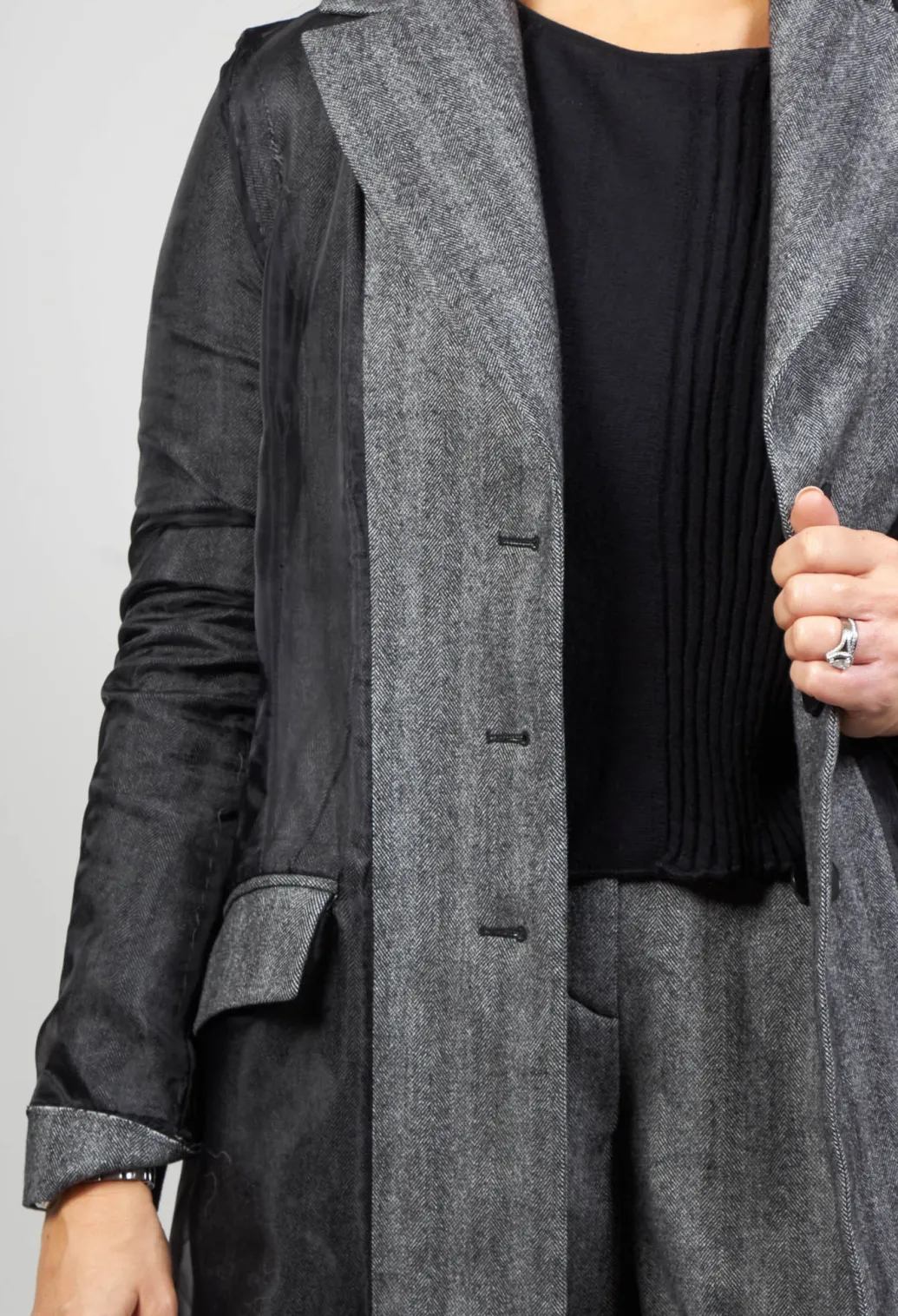 Hierophis Contrasting Net Mix Coat in Asfalto