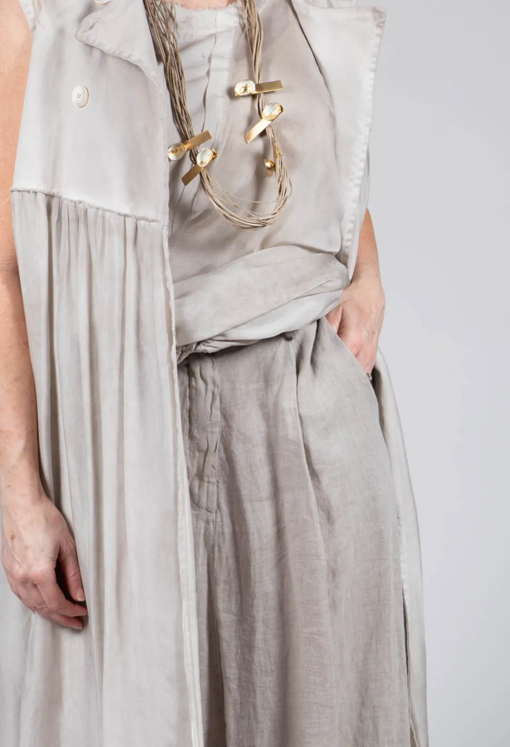 Long Sleeveless Coat in Contone and Viscosa Seta Desert