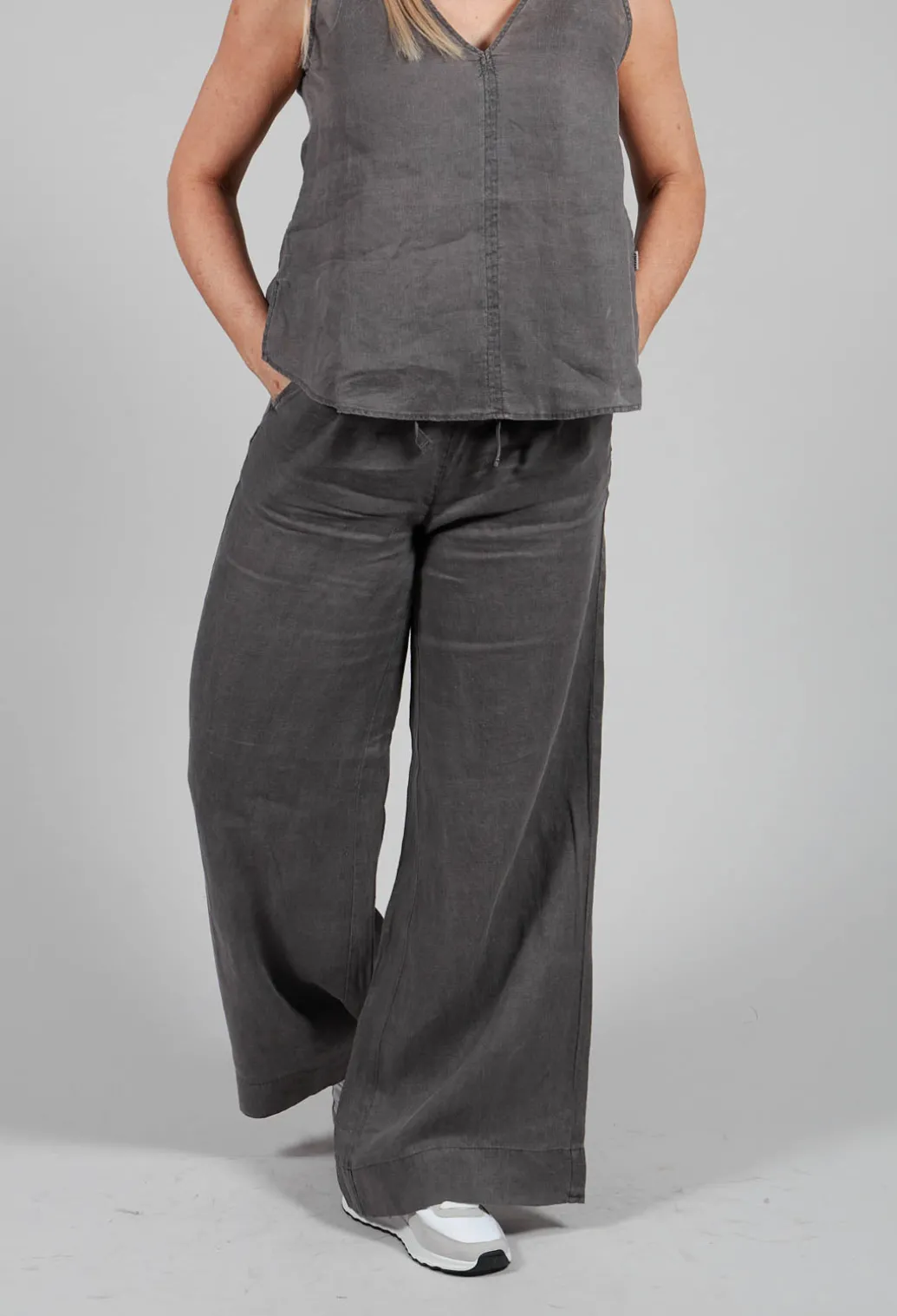 Mosaalf Pants in Charcoal
