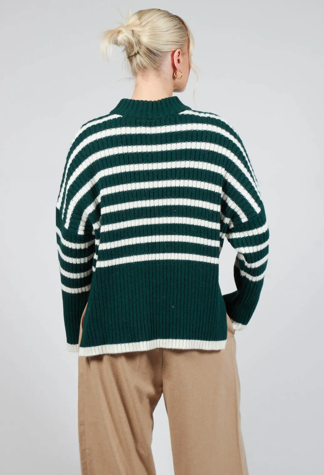 Oversized Pull with Green and Ecru Stripes