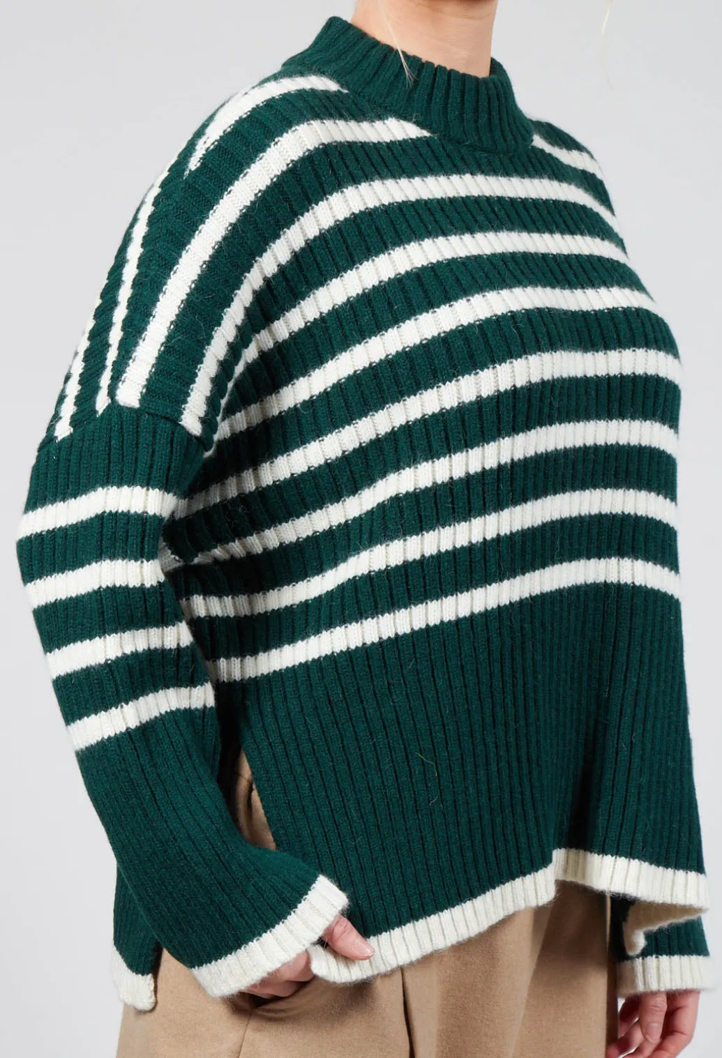 Oversized Pull with Green and Ecru Stripes