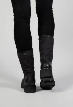 Padded Boots in Nero