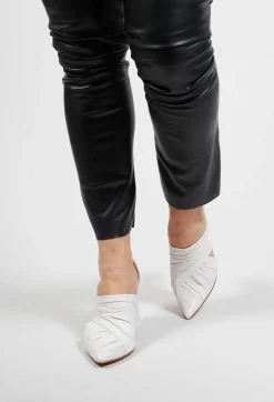 Pointed Heeled Boots in Osso