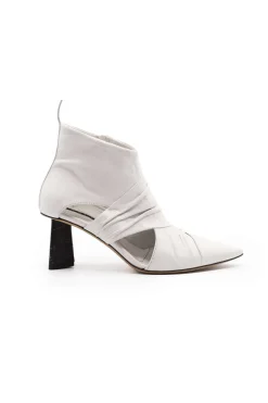 Pointed Heeled Boots in Osso / Nero