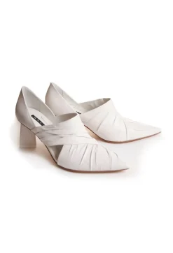 Pointed Heeled Boots in Osso