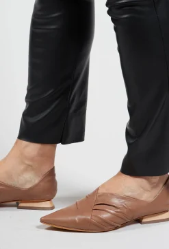 Pointed Pumps in Tortora