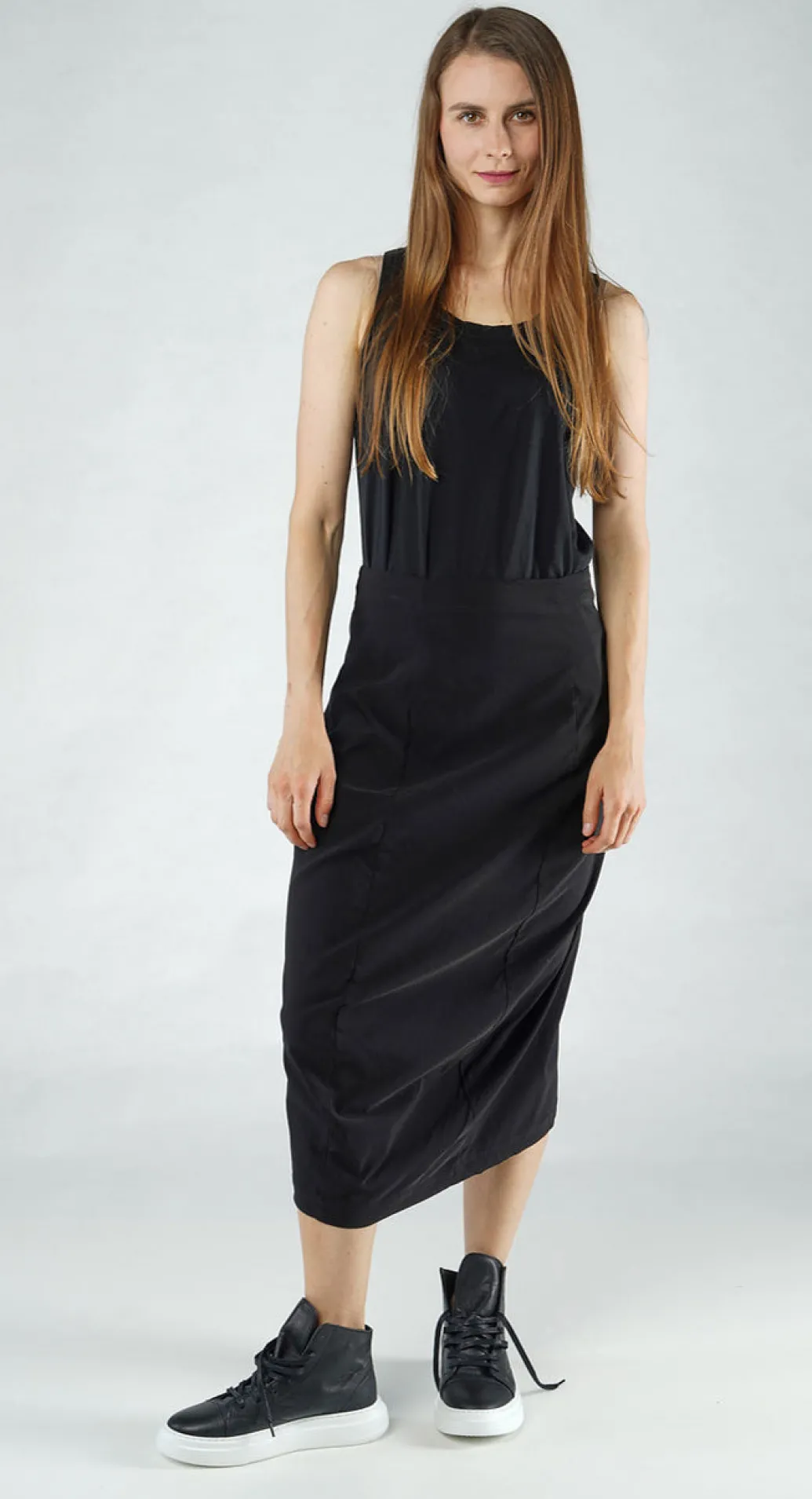 PRE-ORDER - Pull On Curved Hem Pencil Skirt in Grey Pull On Curved Hem Pencil Skirt in Grey (Pictured in Black)