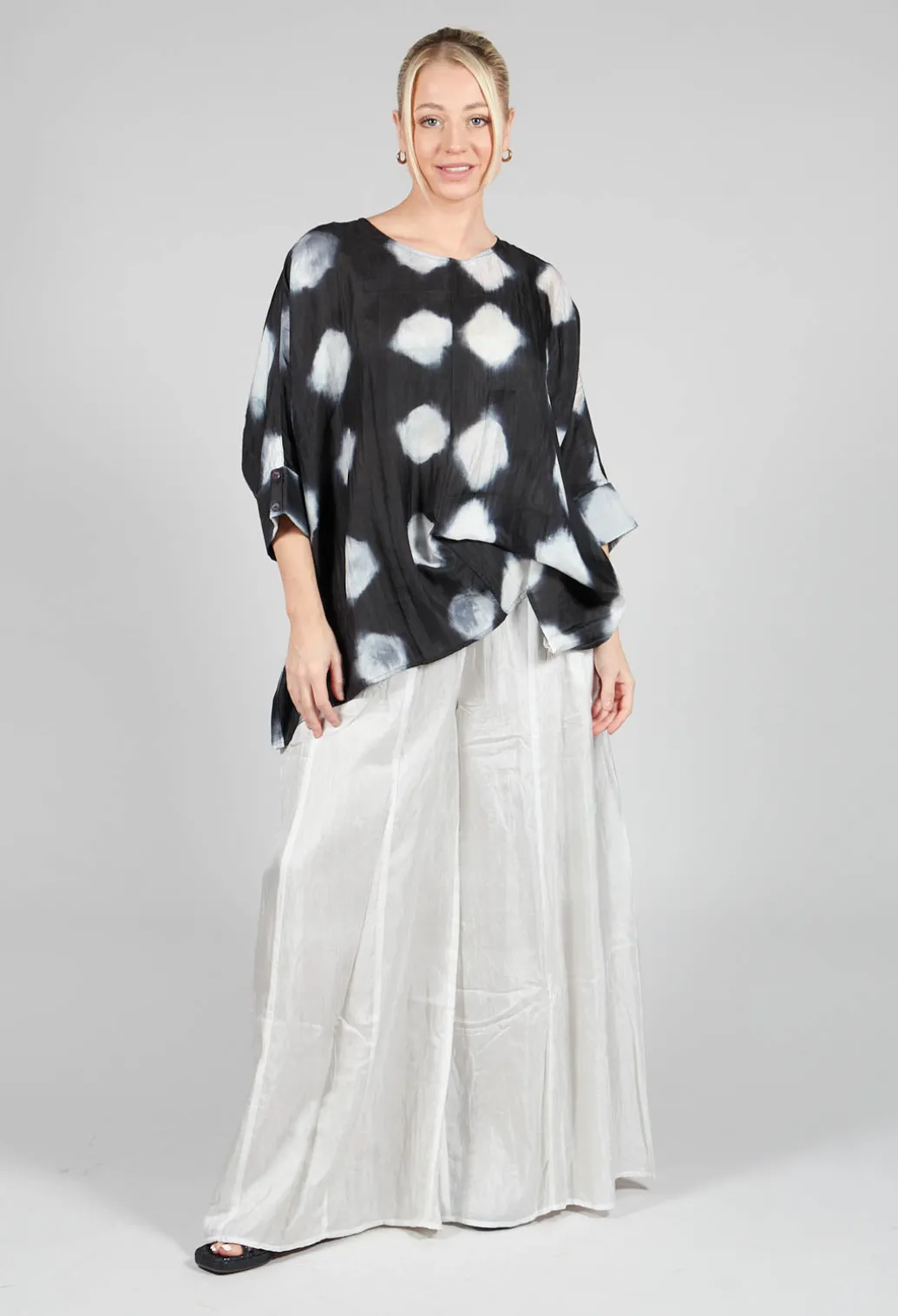 Rene Round Neck Shirt in Black and White