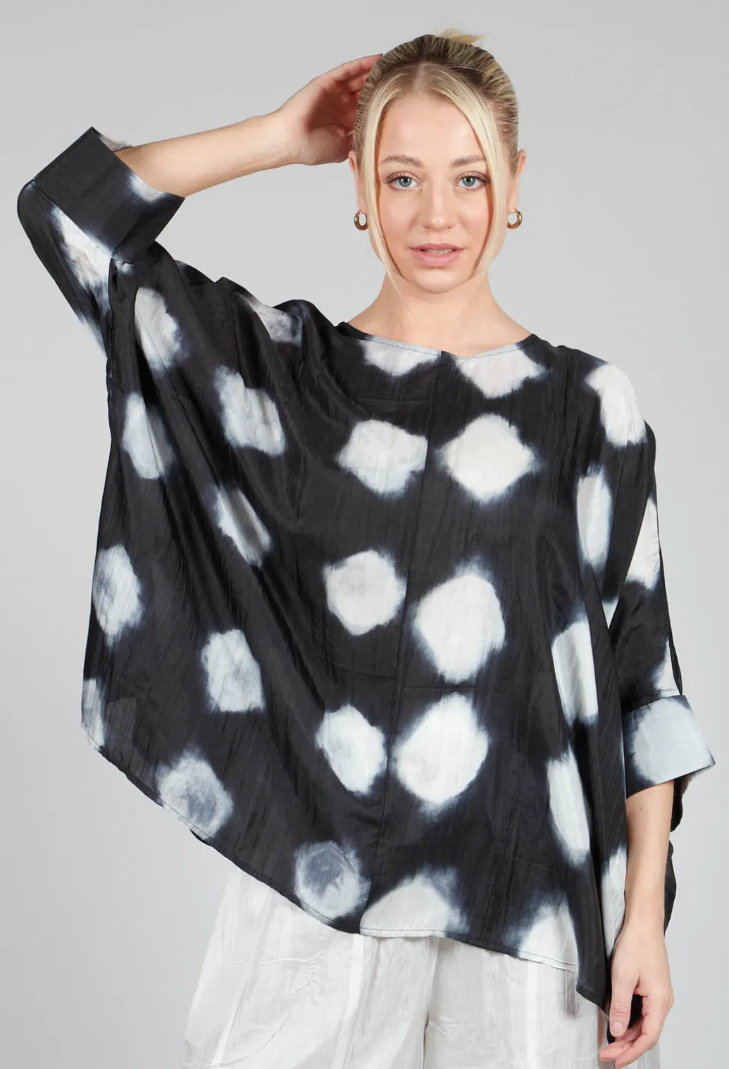Rene Round Neck Shirt in Black and White