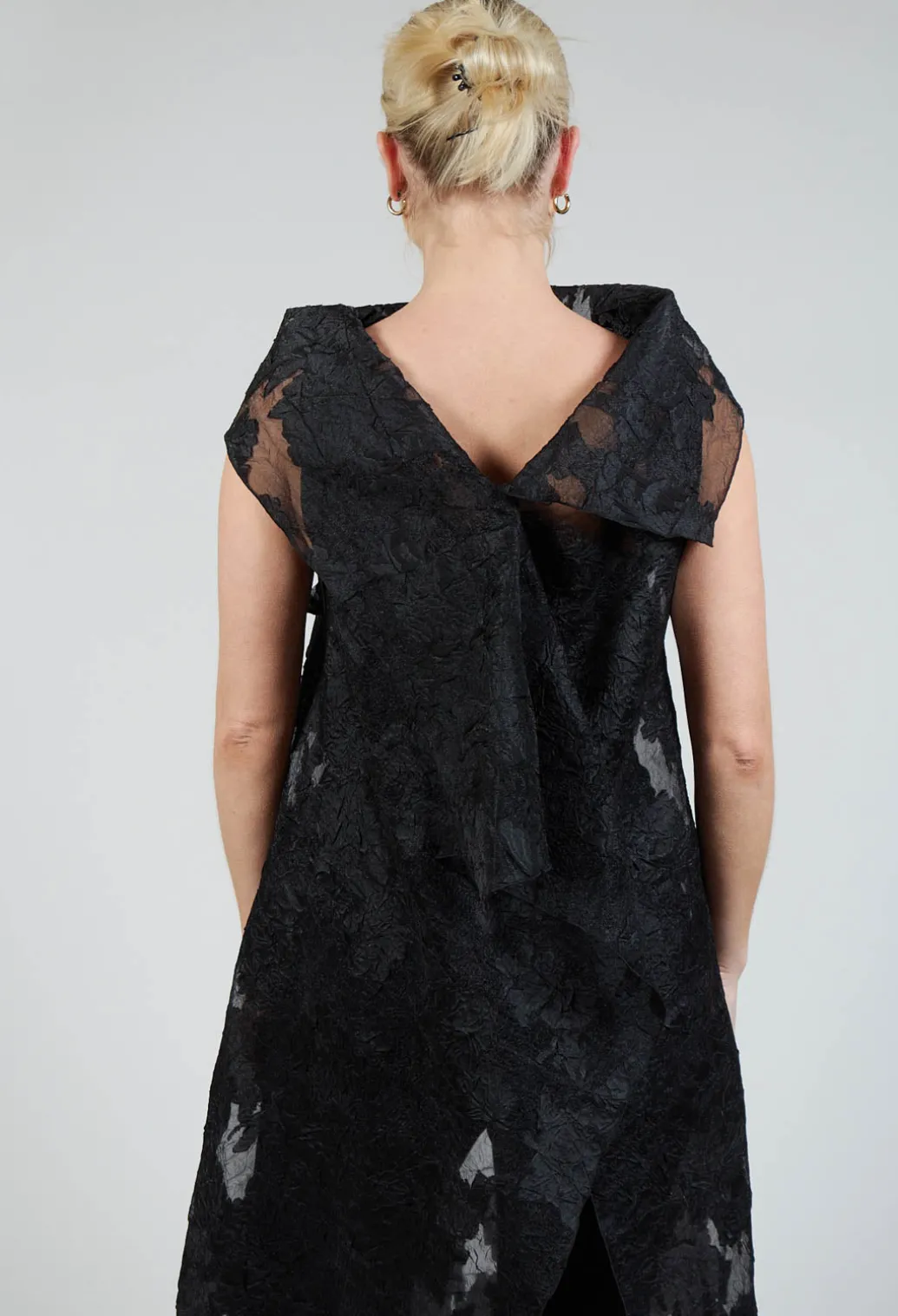 ROBA1 Top in Black
