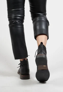 Scarpa Fuco Ankle Boots in Nero