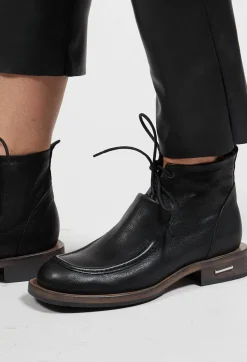 Scarpa Fuco Ankle Boots in Nero
