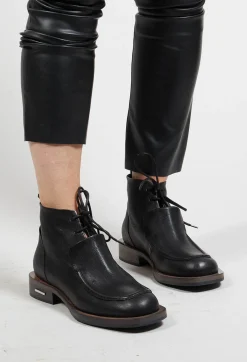 Scarpa Fuco Ankle Boots in Nero