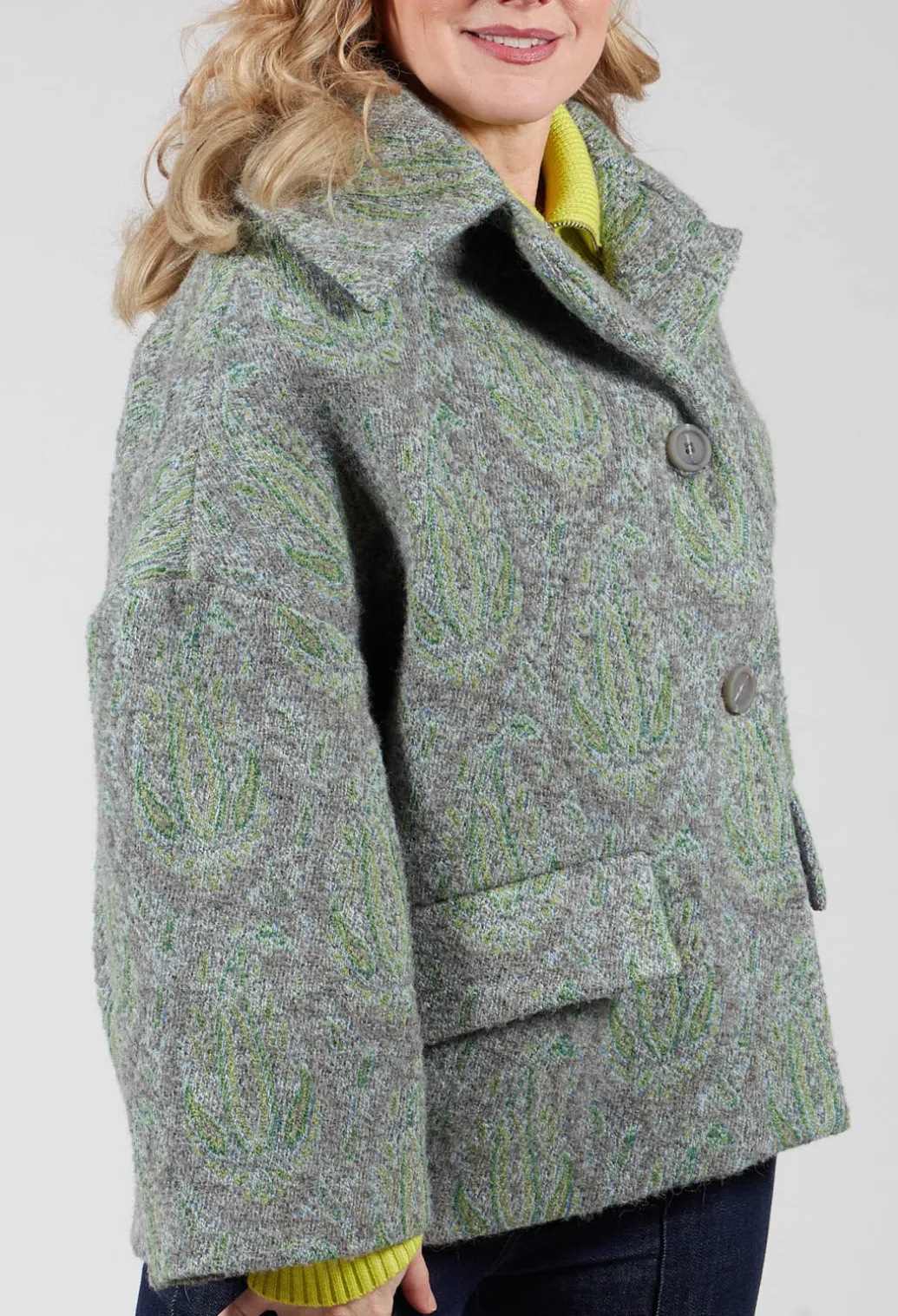 Short Coat with Large Collar in Grey