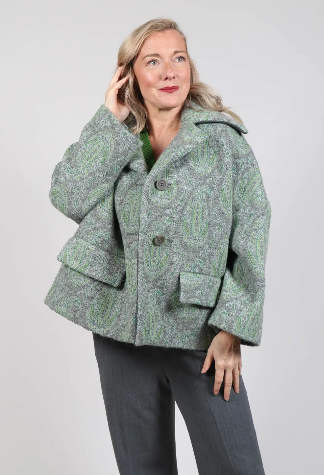 Short Coat with Large Collar in Grey