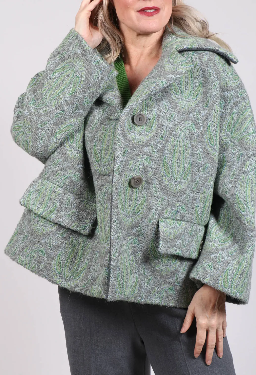 Short Coat with Large Collar in Grey