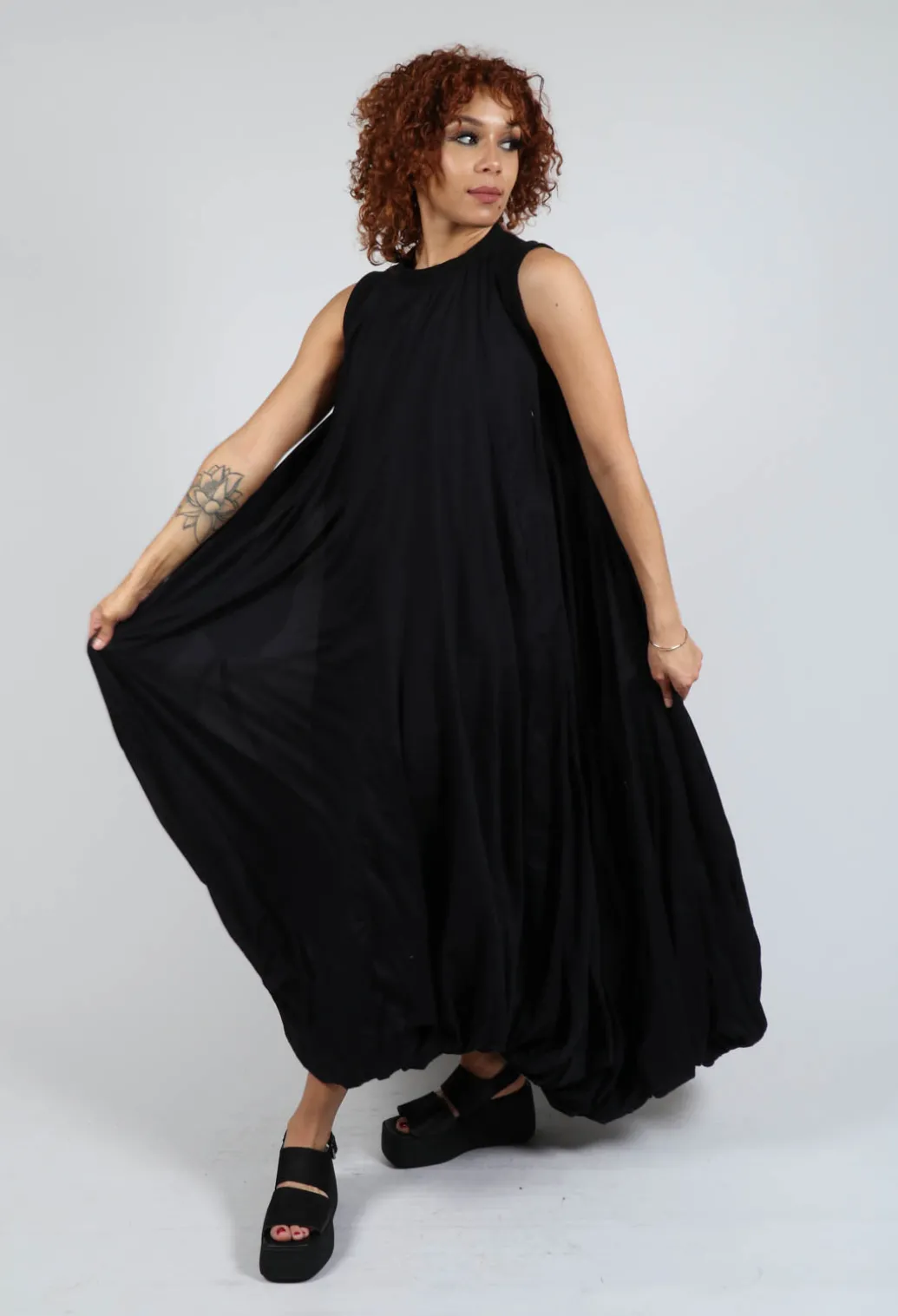 Sleeveless Maxi dress in Black