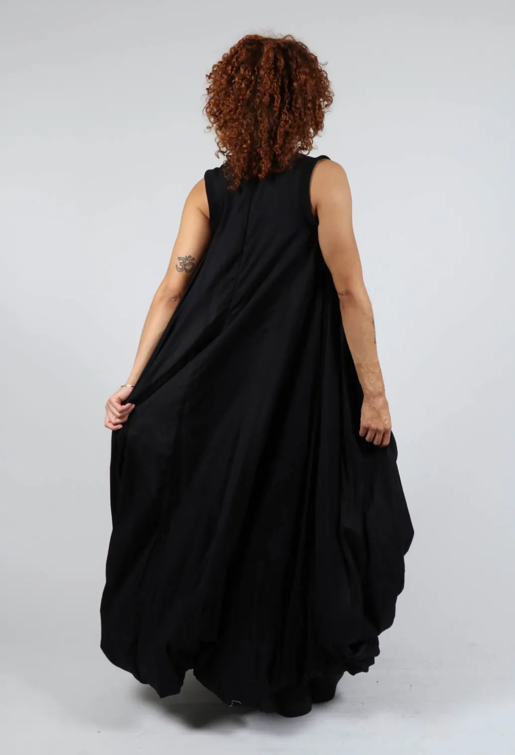 Sleeveless Maxi dress in Black