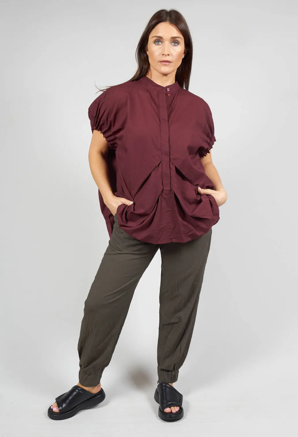 Sleeveless Shirt in Granato