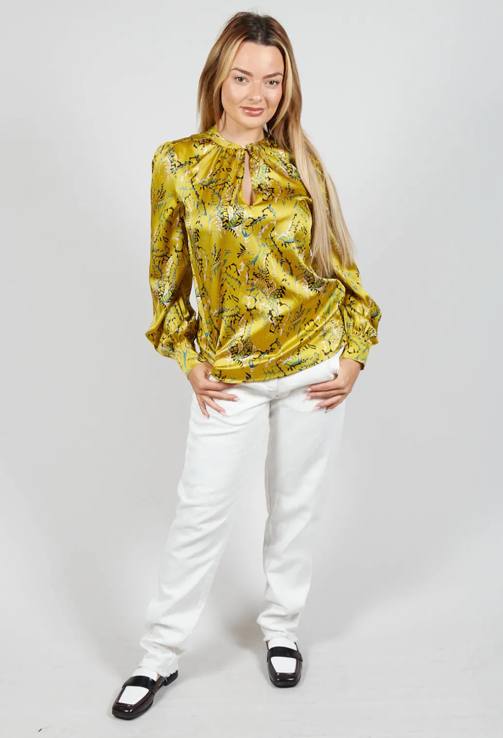 Stacy Blouse with Volume Sleeves in Anthurium Canary