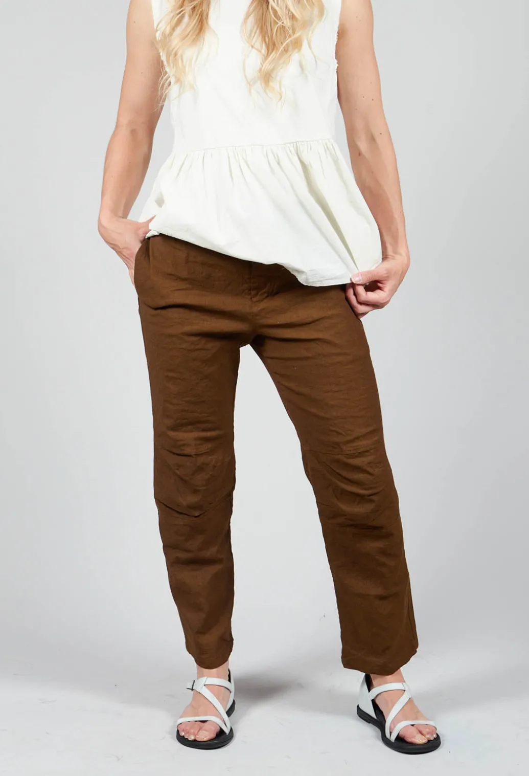 Straight Leg Trousers in Oliva