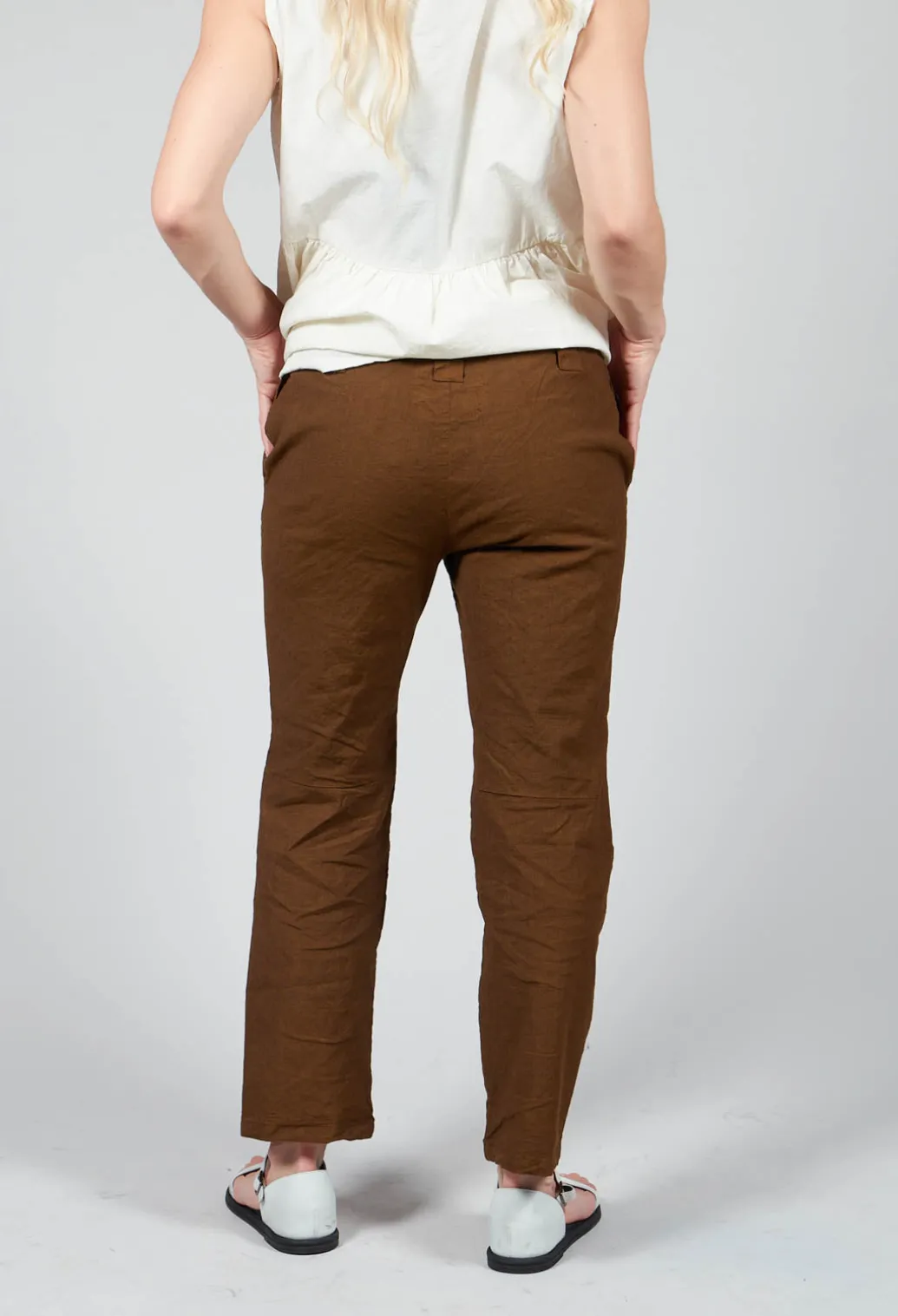 Straight Leg Trousers in Oliva