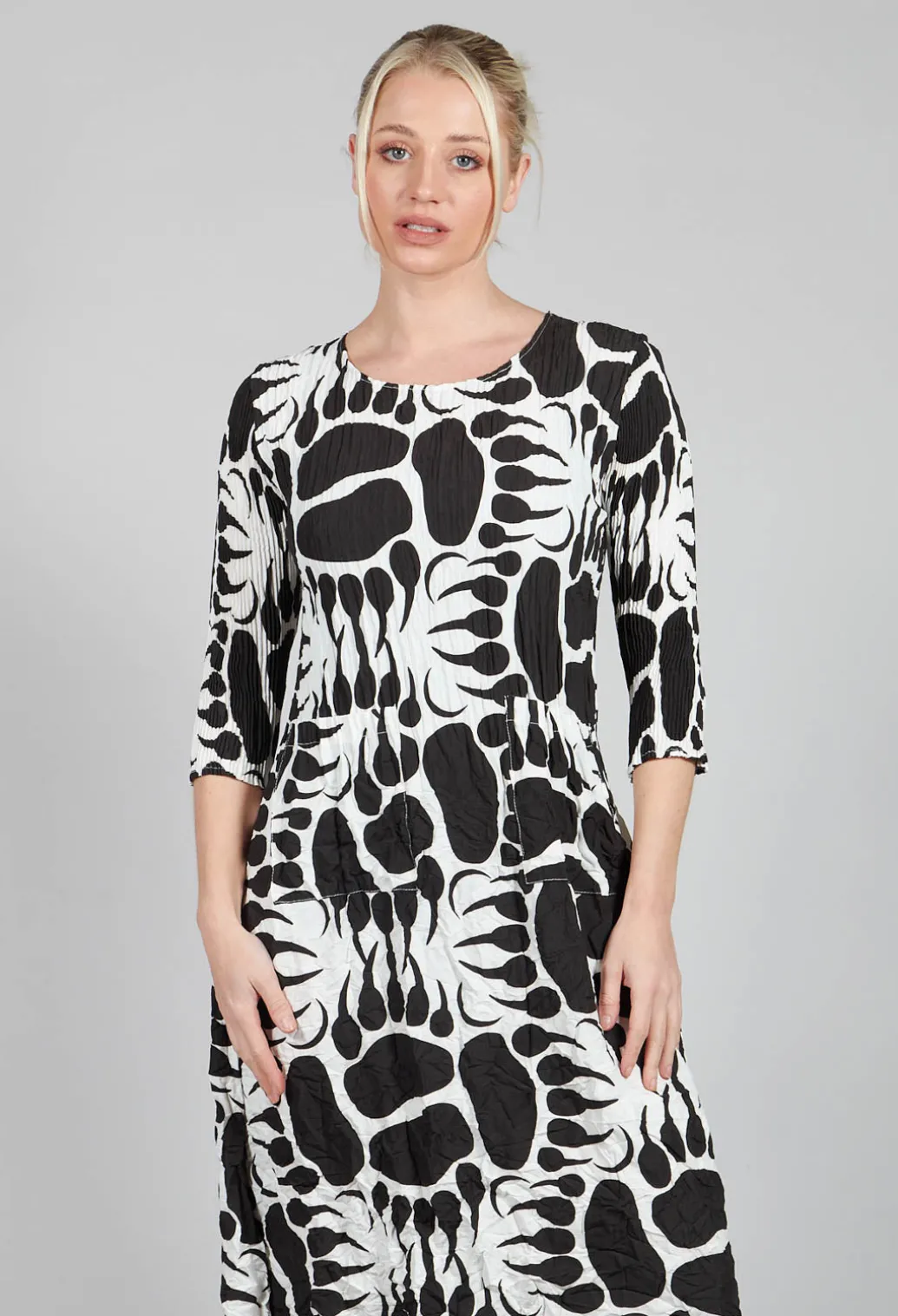Three Quarter Sleeve Smash Dress in Black and White Moonbeam