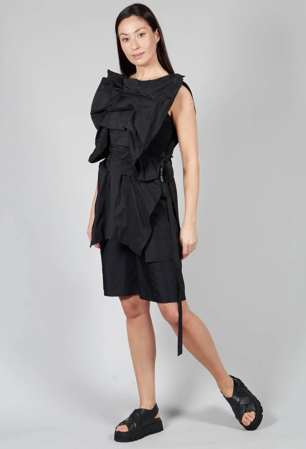UTUS Top in Black
